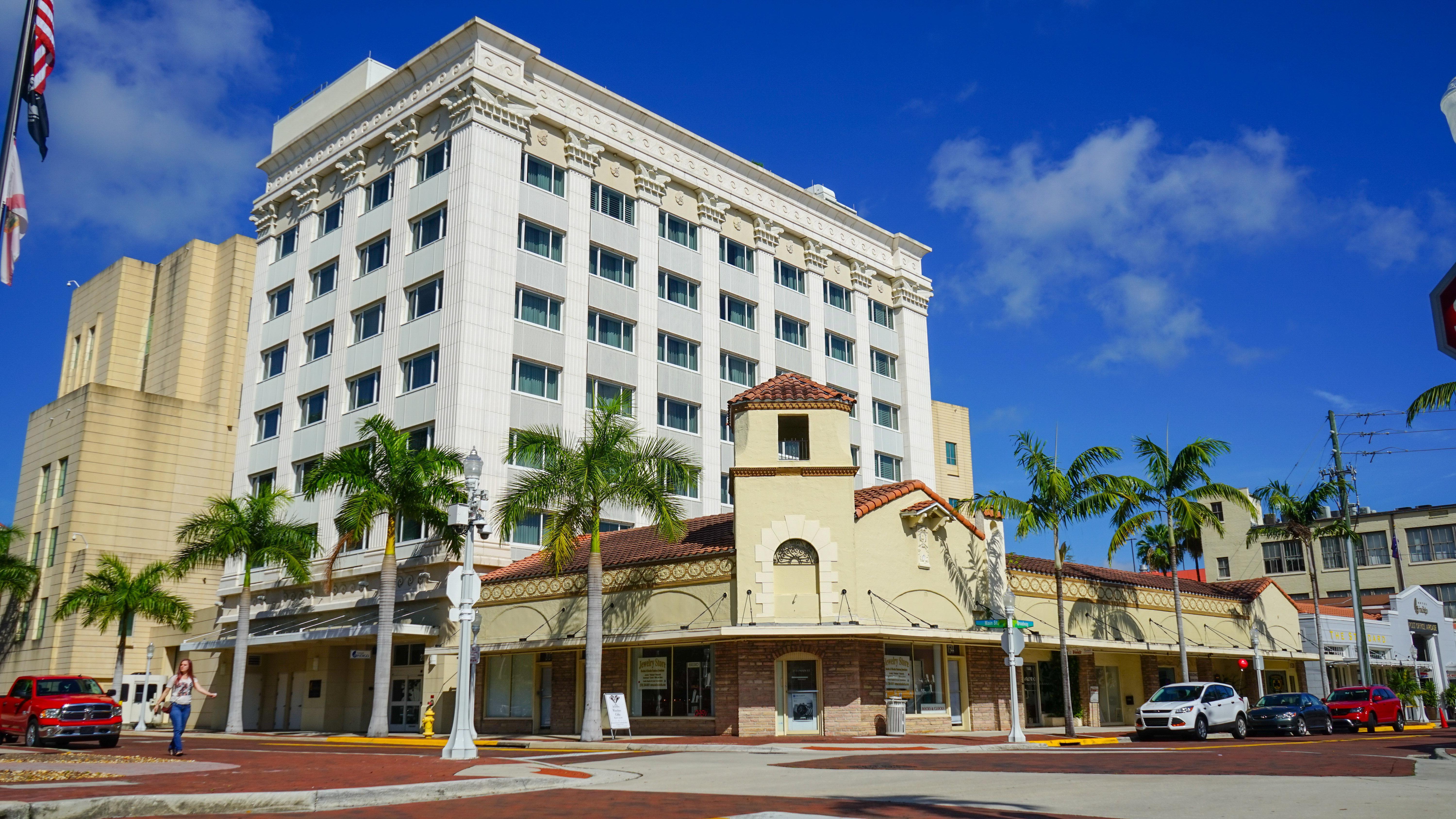 The Banyan Hotel Fort Myers, Tapestry Collection By Hilton Exterior photo